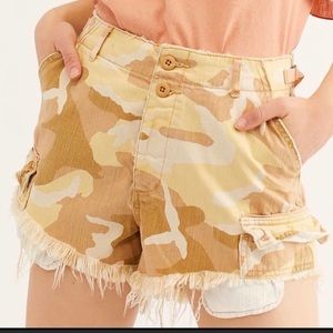 We The Free Camo Tan & Cream Frayed-Hem Women’s Shorts